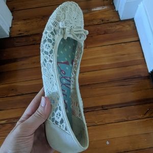 White lace ballet flats